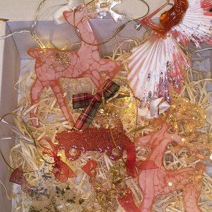 Weihnachtsdekorationen (Engel mit Herz)