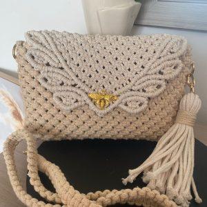 Luxuriöse Handtasche "Vera Golden Sand" – Mit goldenem Glanz & Makramee-Kunst
